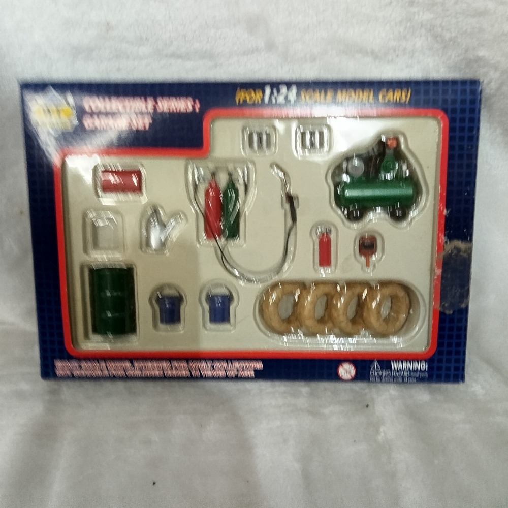 GMP 1:24 Scale Garage Accessory Set Series 1 Diorama Tools Tires Air Pump 9001